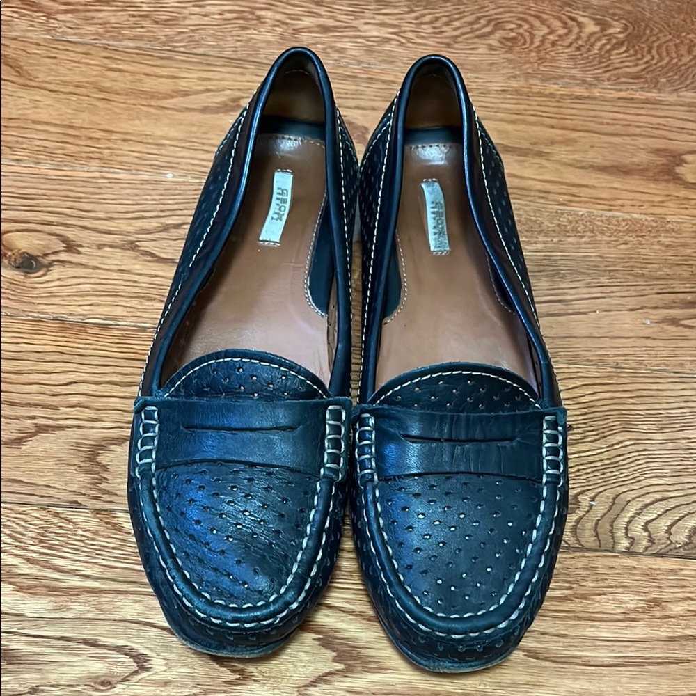 Black Leather Flats with Moccasin Stitching